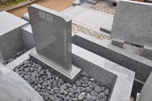 本小松石の墓誌