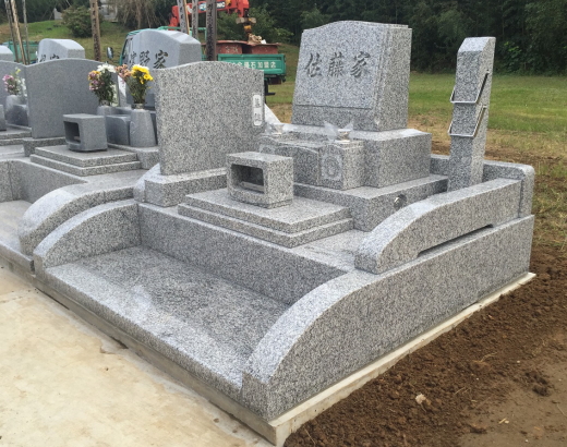 稲桜石の洋型墓石