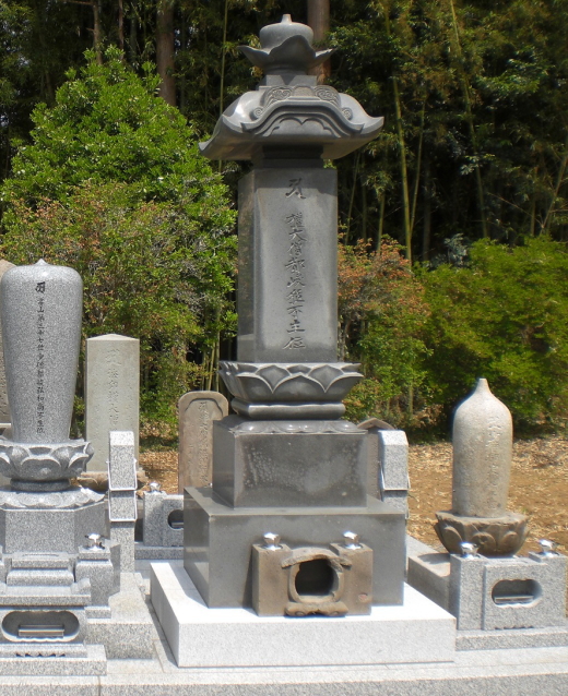 本小松石の大名型墓石