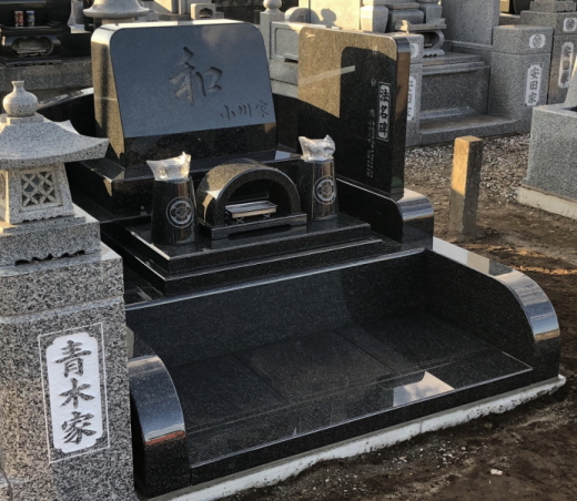 インドグリーンブラックの洋型デザイン墓石